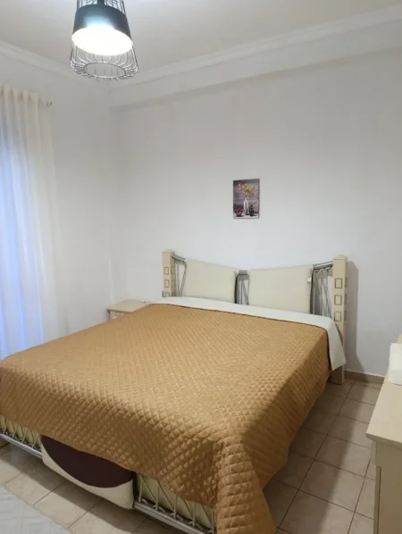 Tirane, jepet me qera apartament 1+1 Kati 1, 80 m² 400 € (Afer Black Stone Rruga 5 Maji)