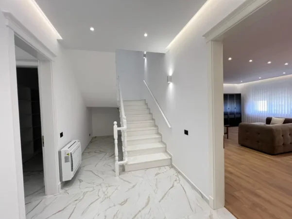Tirane, shitet apartament 4+1+Ballkon , (pranë TEG)