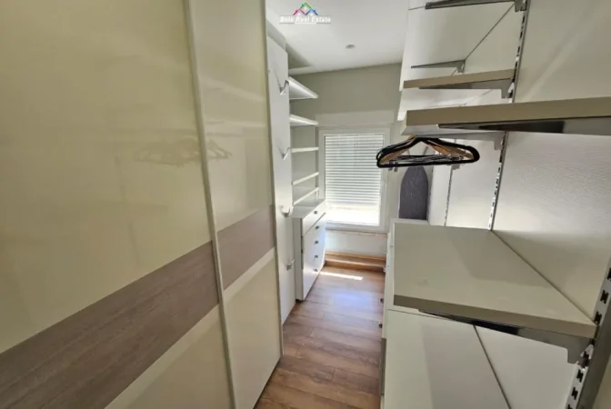 Tirane, jepet me qera Vile 3 Katshe Kati 3, 460 m² 3.000 € (teg)