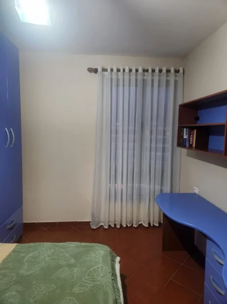 Tirane, jepet me qera apartament 1+1+Ballkon Kati 9, 500 € (Pallati me Shigjeta, Perball Delijorgjit)