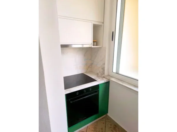 Tirane, jepet me qera apartament 2+1 Kati 4, 82 m² 760 € (Myslym Shyri, Drejtoria e Policise)