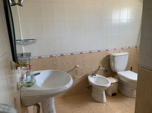 Tirane, jepet me qera apartament 3+1 Kati 2, 120 m² 450 € (kodra e priftit)
