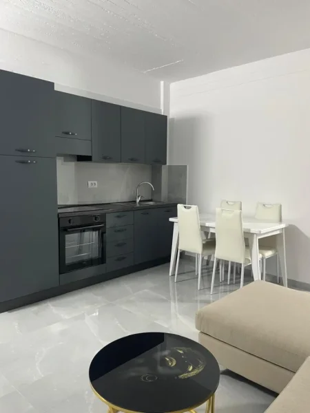 Tirane, jepet me qera apartament 1+1 Kati 1, 65 m² 400 € (Astir)