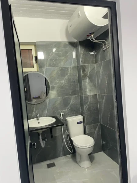 Tirane, jepet me qera apartament 1+1 Kati 1, 65 m² 400 € (Astir)