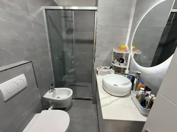 Tirane, shitet 1+1 Kati 5, 65 m² 105.000 € 