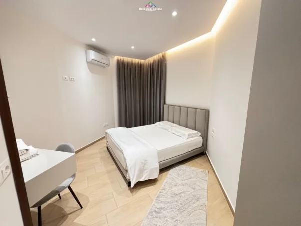Tirane, jepet me qera apartament 1+1+Ballkon Kati 4, 65 m² 830 € (kopshti botanik)