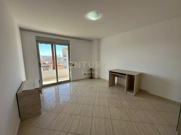 Tirane, jepet me qera apartament Kati 5, 125 m² 500 € 