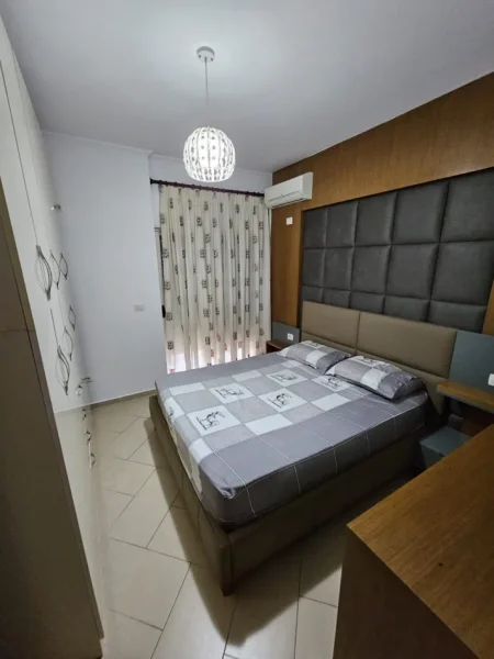 Tirane, jepet me qera apartament 2+1 Kati 3, 80 m² 650 € (Liqeni I Thate)