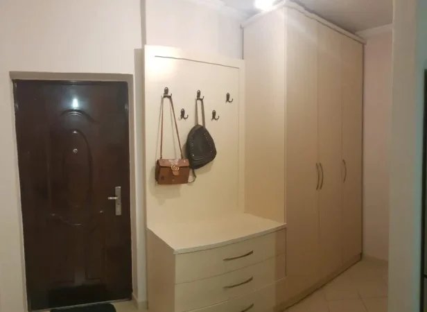 Tirane, jepet me qera apartament 2+1 Kati 4, 90 m² 450 € (Misto Mame)