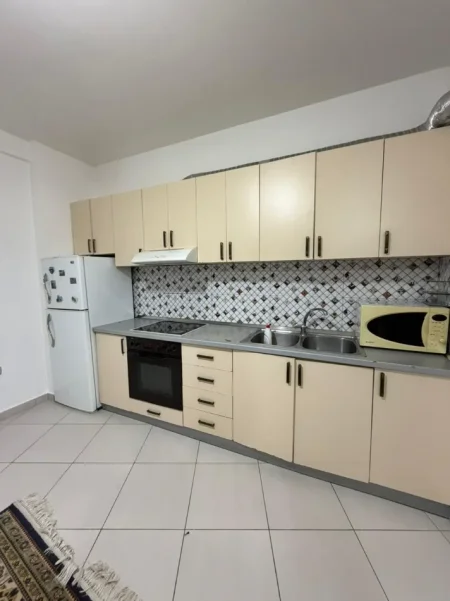 Tirane, jepet me qera apartament 2+1 Kati 3, 117 m² 450 € (Astir)