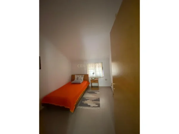 Tirane, jepet me qera apartament 3+1+Ballkon Kati 2, 144 m² 850 € (kristal center)