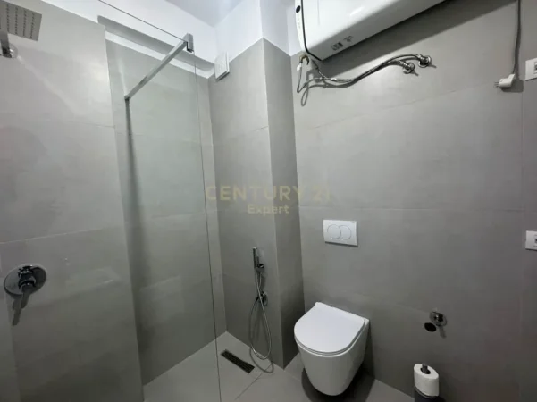 Tirane, jepet me qera apartament 1+1 Kati 2, 61 m² 650 € (rruga e durresit)