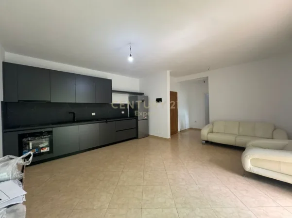 Tirane, jepet me qera apartament 1+1 Kati 2, 61 m² 650 € (rruga e durresit)