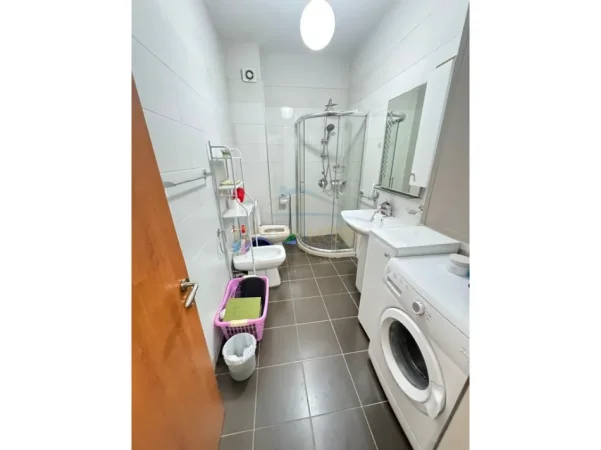 Tirane, jepet me qera apartament 1+1+Ballkon Kati 3, 64 m² 500 € (Unaza e Re)
