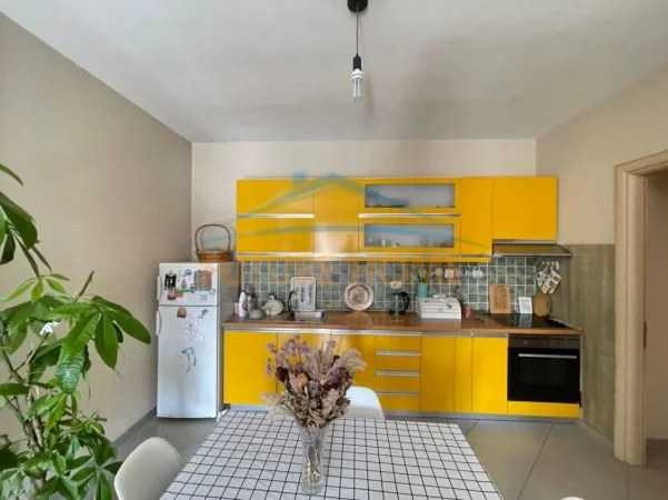 Tirane, shitet apartament 2+1+Ballkon Kati 8, 112 m² 170.000 € (Unaza e Re)