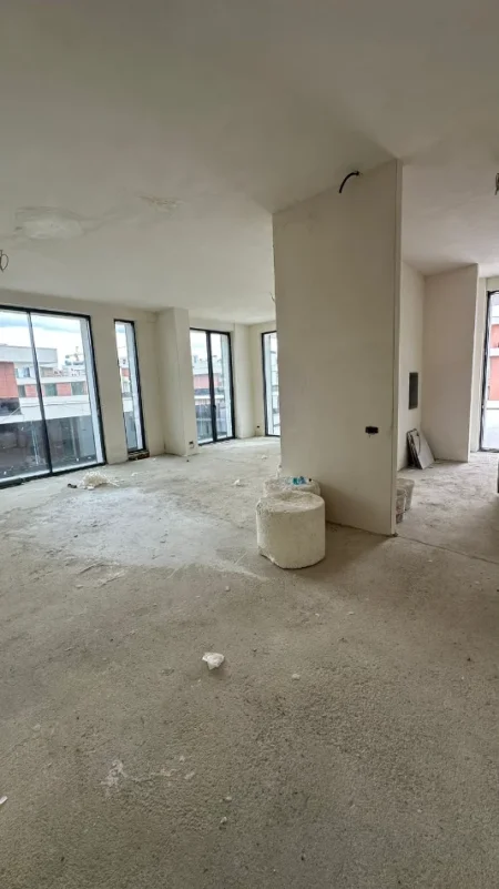 Tirane, shitet apartament 4+1+Ballkon Kati 4, 273 m² 1.000.000 € (TEG)