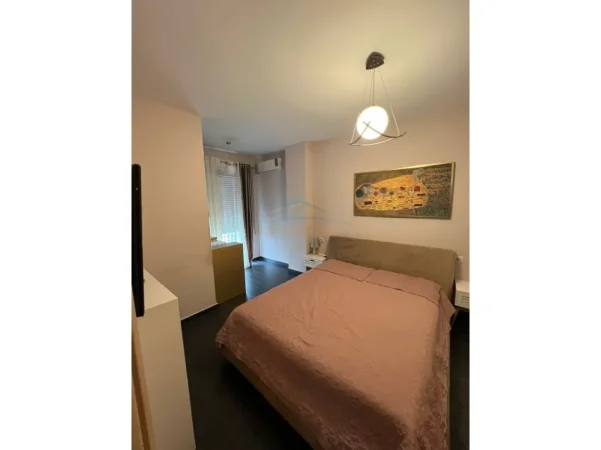 Tirane, jepet me qera apartament 2+1+Ballkon Kati 3, 97 m² 800 € (Don Bosko)