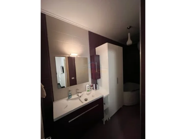 Tirane, jepet me qera apartament 2+1+Ballkon Kati 3, 97 m² 800 € (Don Bosko)