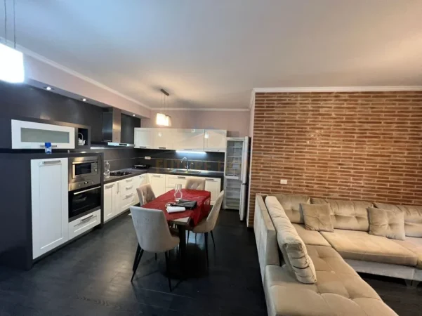Tirane, jepet me qera apartament 2+1+Ballkon Kati 3, 97 m² 800 € (Don Bosko)