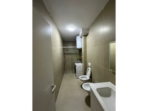 Tirane, jepet me qera apartament 1+1+Ballkon Kati 5, 64 m² 600 € (Rruga Jordan Misja)
