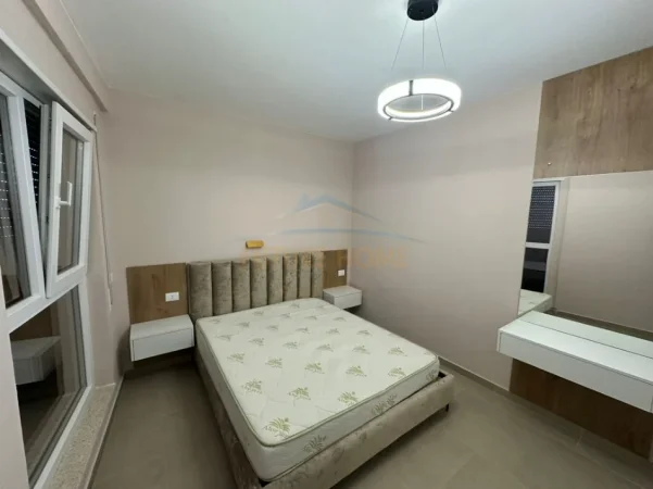 Tirane, jepet me qera apartament 1+1+Ballkon Kati 5, 64 m² 600 € (Rruga Jordan Misja)