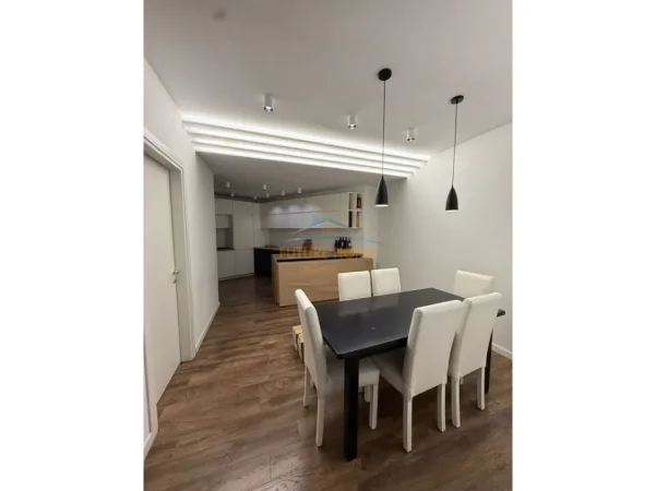 Tirane, jepet me qera apartament 2+1+Ballkon Kati 2, 103 m² 800 € (Fusha Aviacionit)