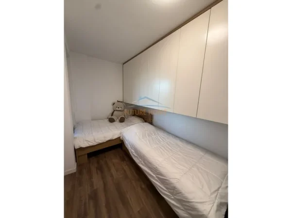 Tirane, jepet me qera apartament 2+1+Ballkon Kati 2, 103 m² 800 € (Fusha Aviacionit)