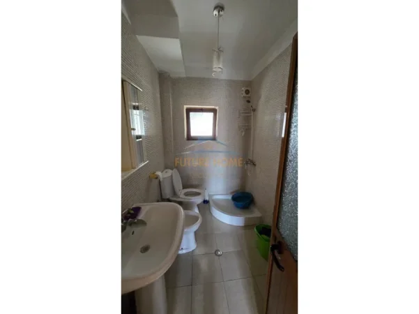 Tirane, shitet apartament 1+1+Ballkon Kati 4, 52 m² 95.000 € (Ali Demi)