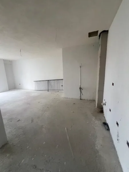 Tirane, shitet apartament 1+1+Ballkon Kati 3, 71 m² 110.000 € (Rrethi i Klanit)