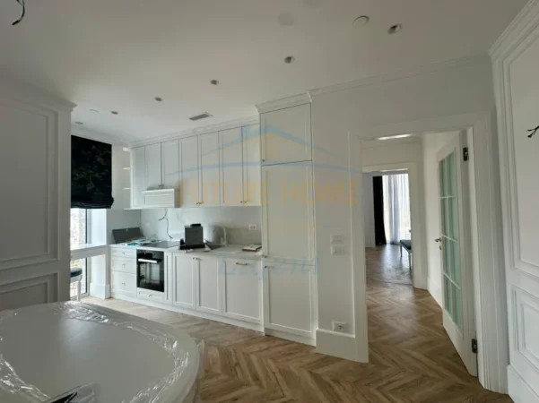 Tirane, jepet me qera apartament 2+1+Ballkon Kati 21, 150 m² 3.300 € (Rruga e Elbasanit)