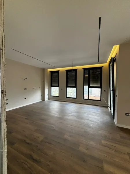 Tirane, shitet apartament 3+1+Ballkon Kati 6, 150 m² 309.000 € (Tregu Elektrik)