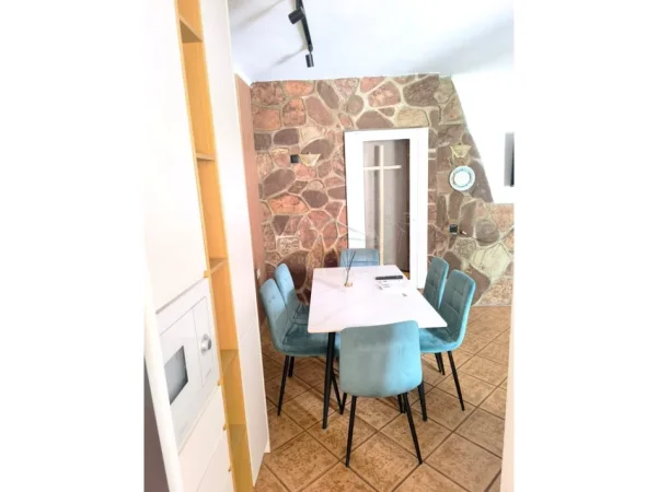 Tirane, jepet me qera apartament 2+1+Ballkon Kati 4, 83 m² 760 € (Myslym Shyri)