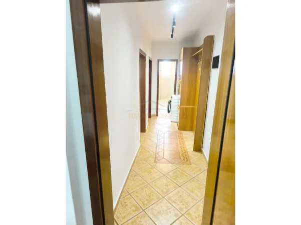 Tirane, jepet me qera apartament 2+1+Ballkon Kati 4, 83 m² 760 € (Myslym Shyri)