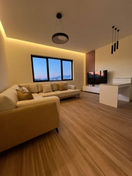 Tirane, jap me qera apartament 1+1+Ballkon Kati 7, 70 m² 750 € (Spring Residence)Zona 21 Dhjetori