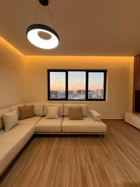 Tirane, jap me qera apartament 1+1+Ballkon Kati 7, 70 m² 750 € (Spring Residence)Zona 21 Dhjetori