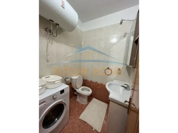 Tirane, jepet me qera apartament 2+1+Ballkon Kati 3, 104 m² 600 € (Rruga e Barrikadave)
