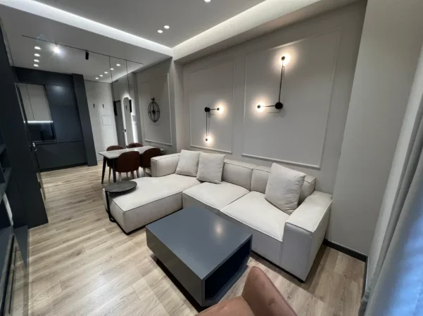 Tirane, jepet me qera apartament 1+1+Ballkon Kati 12, 75 m² 950 € (Garden Building)