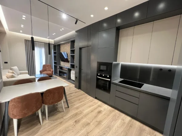 Tirane, jepet me qera apartament 1+1+Ballkon Kati 12, 75 m² 950 € (Garden Building)