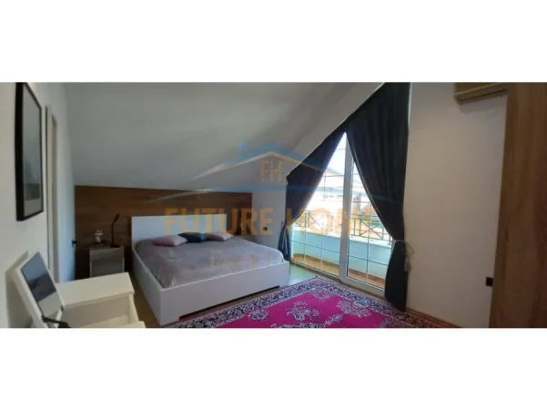 Tirane, jepet me qera apartament 1+1+Ballkon Kati 4, 105 m² 700 € (Rruga e Barrikadave)