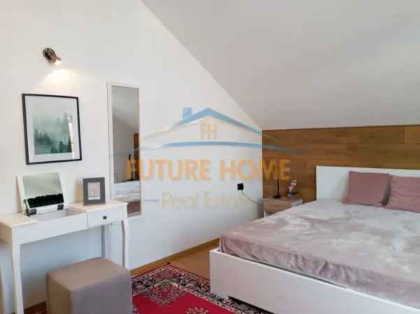Tirane, jepet me qera apartament 1+1+Ballkon Kati 4, 105 m² 700 € (Rruga e Barrikadave)