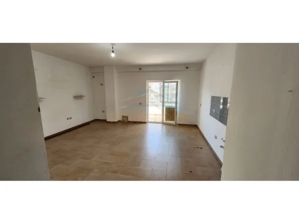 Tirane, jepet me qera apartament 2+1+Ballkon Kati 4, 101 m² 450 € (Rruga Jordan Misja)