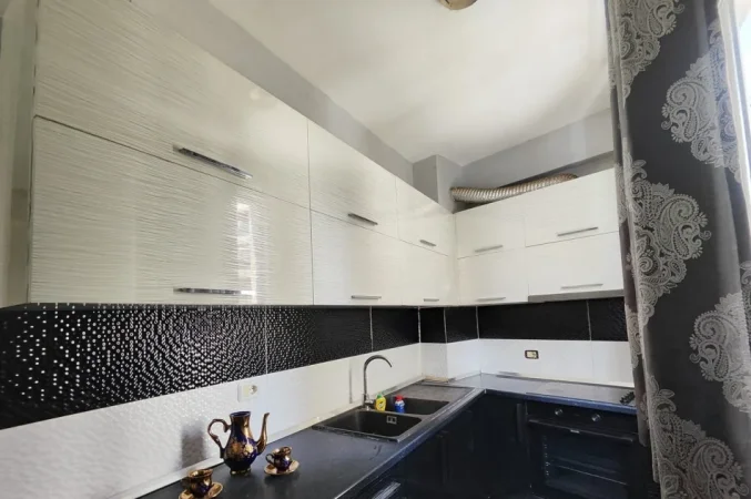 Tirane, jepet me qera apartament 1+1 Kati 3, 78 m² 450 € (Astir)