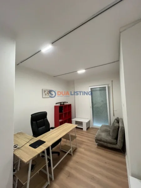 Tirane, jepet me qera zyre , 135 m² 1.550 € 
