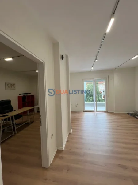 Tirane, jepet me qera zyre , 135 m² 1.550 € 