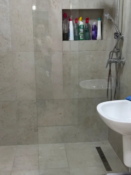 Tirane, jepet me qera apartament 1+1 Kati 3, 75 m² 750 € (Delijorgji)