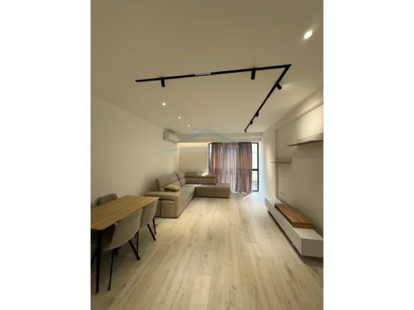 Tirane, jepet me qera apartament 1+1+Ballkon Kati 2, 74 m² 600 € (Unaza e Re)
