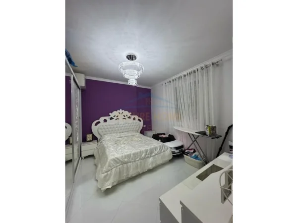 Shqiperi, jepet me qera apartament 2+1+Ballkon Kati 4, 84 m² 1.000 € (Fusha Aviacionit)