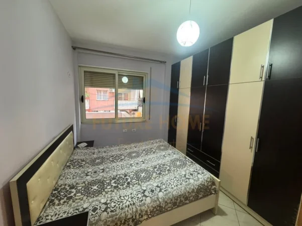 Tirane, jepet me qera apartament 2+1+Ballkon Kati 5, 89 m² 550 € (Unaza e Re)