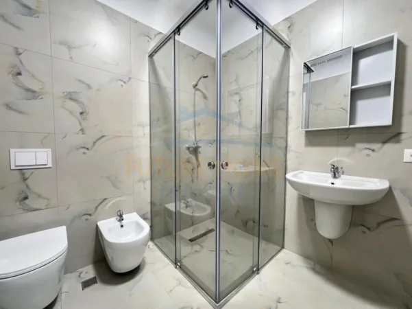 Tirane, jepet me qera apartament 2+1+Ballkon Kati 3, 116 m² 1.250 € (Pazari i Ri)