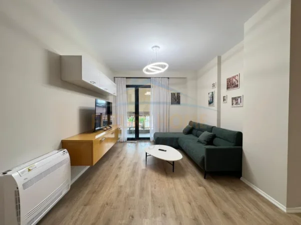 Tirane, jepet me qera apartament 2+1+Ballkon Kati 3, 116 m² 1.250 € (Pazari i Ri)